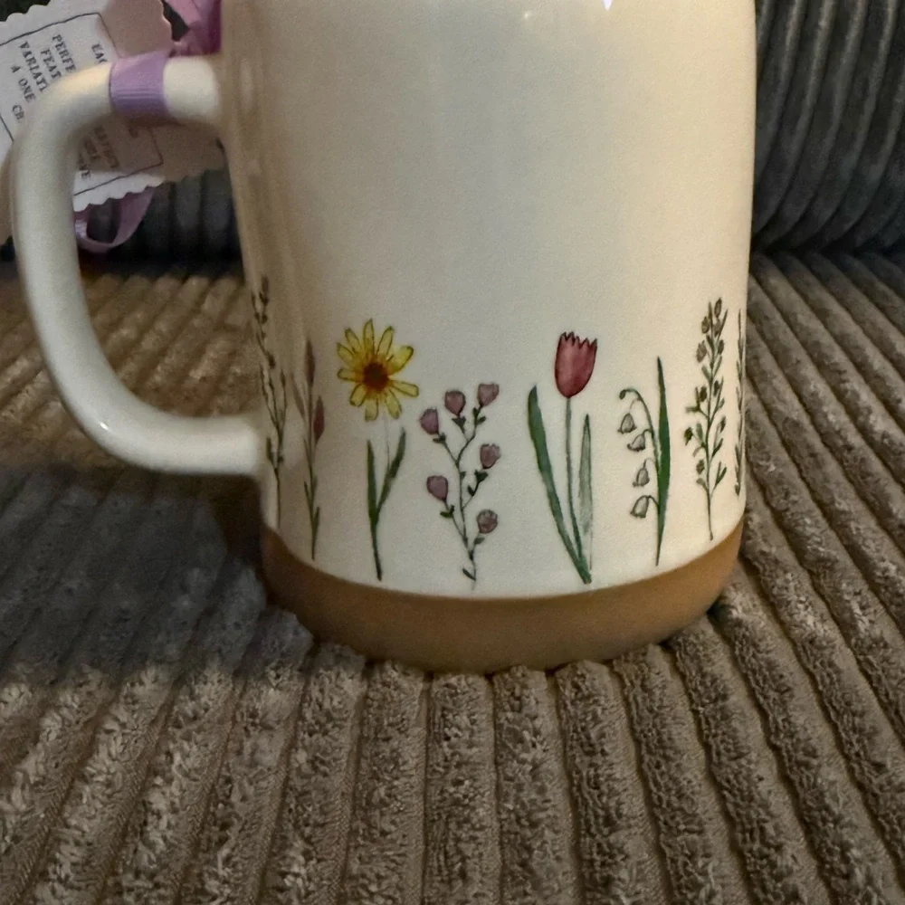 Rae Dunn White Mug with Floral Pattern- ‘Blessed with the Best Mom’ NWT - Picture 4 of 6